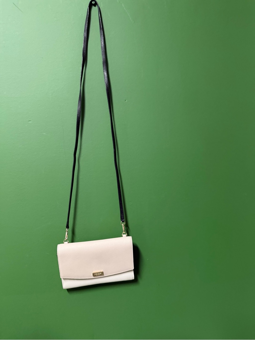 kate spade Two-Tone Crossbody Wallet in Cream and Black